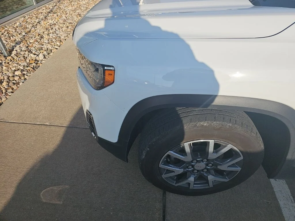 Used 2023 White GMC SLT image 5