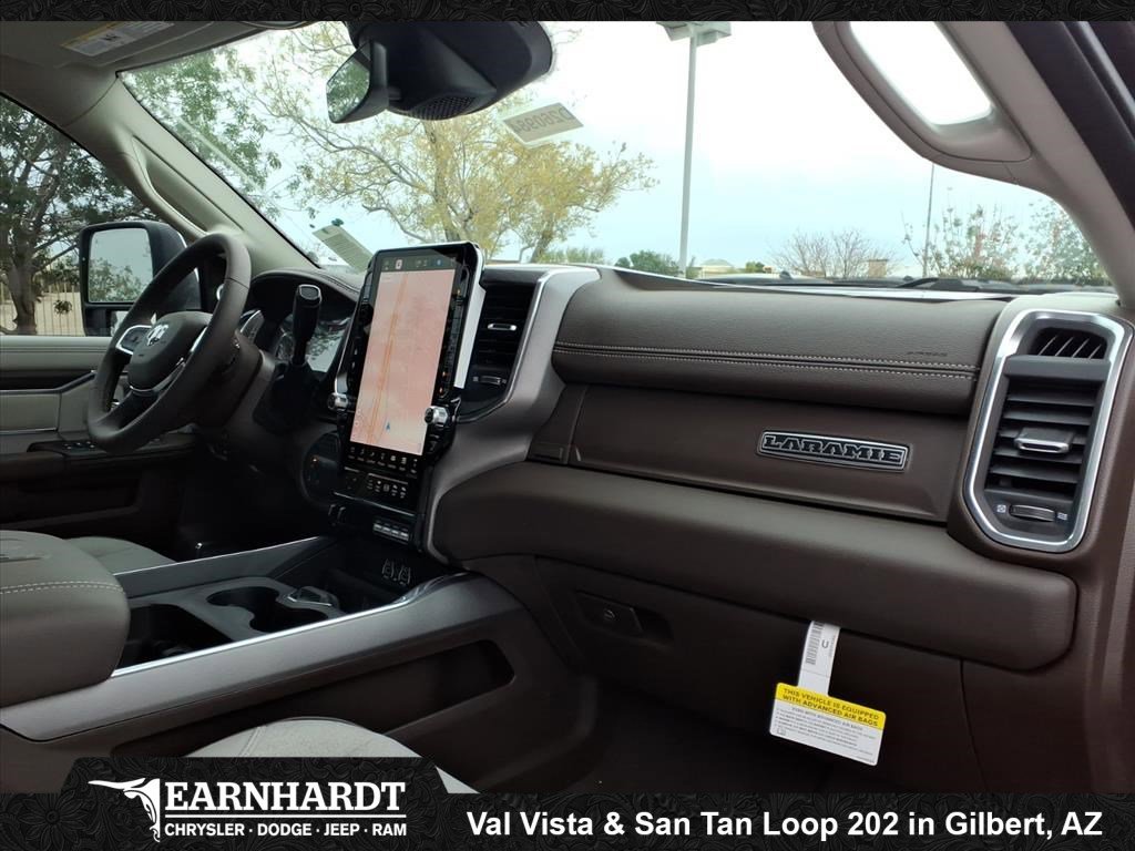 New 2026 Diamond Black Crystal Pearl-Coat Exterior Paint RAM Laramie image 6