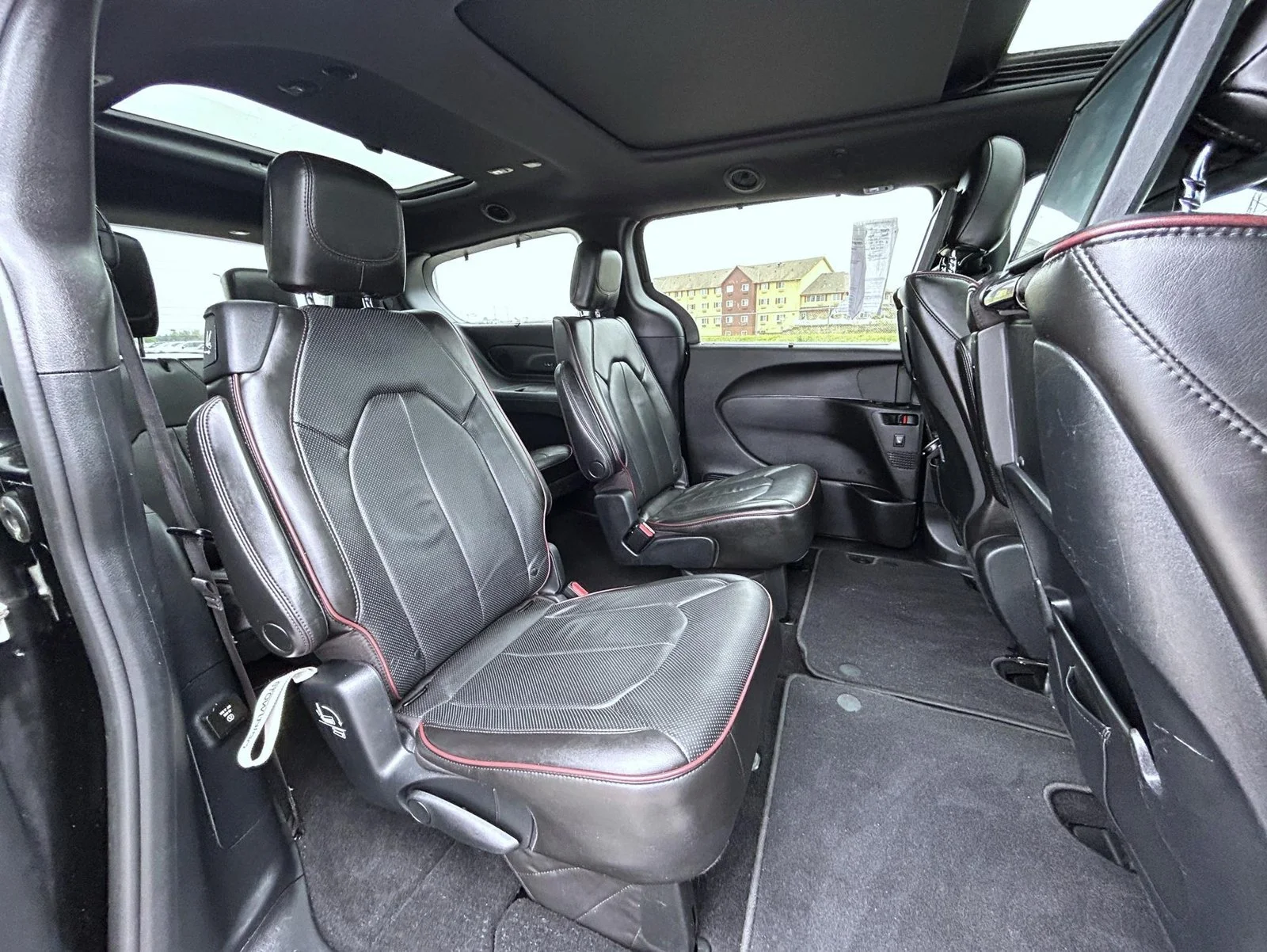Used 2020 Black Chrysler Limited image 17