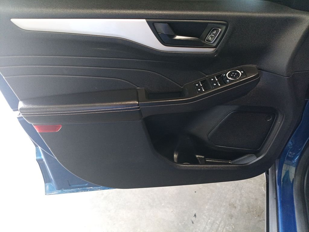 Used 2022 Blue Ford SE image 14