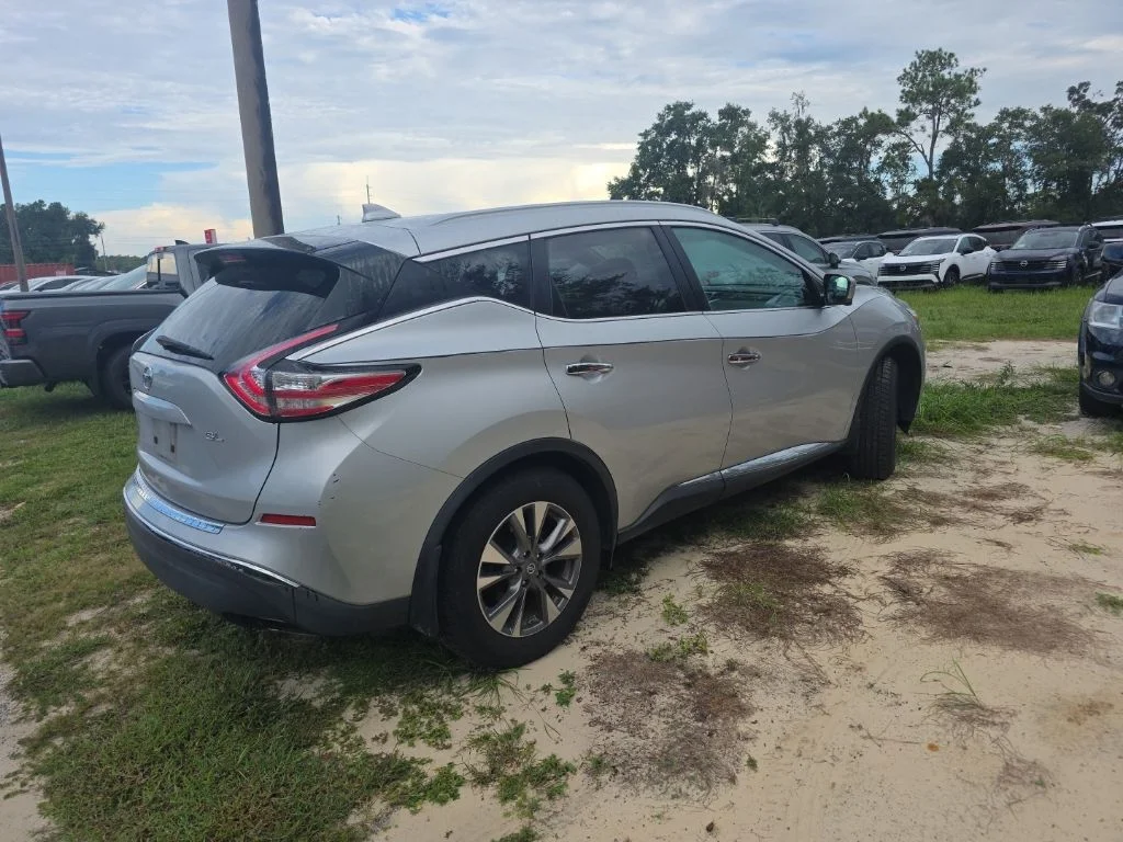 Used 2017 Silver Nissan SL image 5