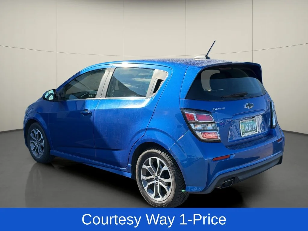Used 2019 KINETIC BLUE METALLIC Chevrolet LT image 6