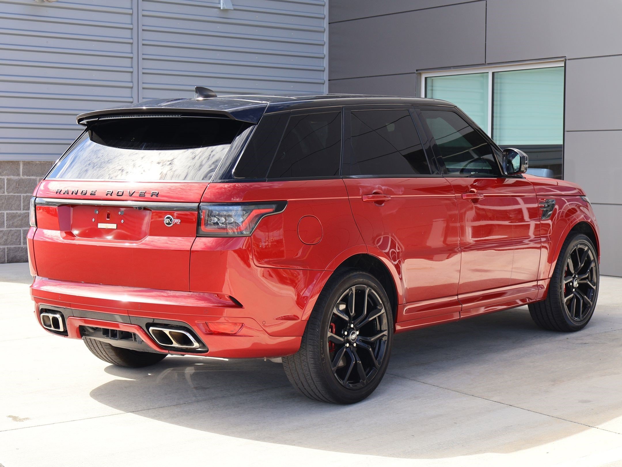 Used 2022 Firenze Red Metallic Land Rover SVR image 5