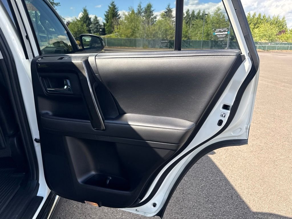 Used 2020 Blizzard Pearl Toyota Nightshade image 24