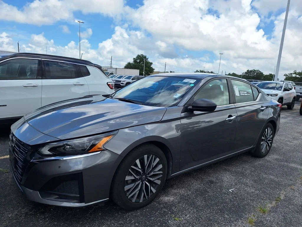 2024 Nissan Altima 2.5 SV's photo