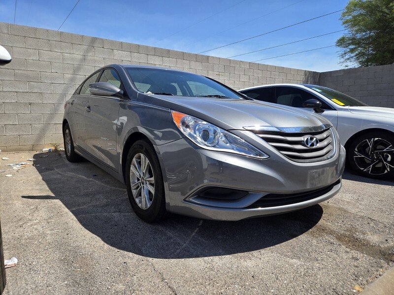 Used 2013 Gray Hyundai GLS image 2