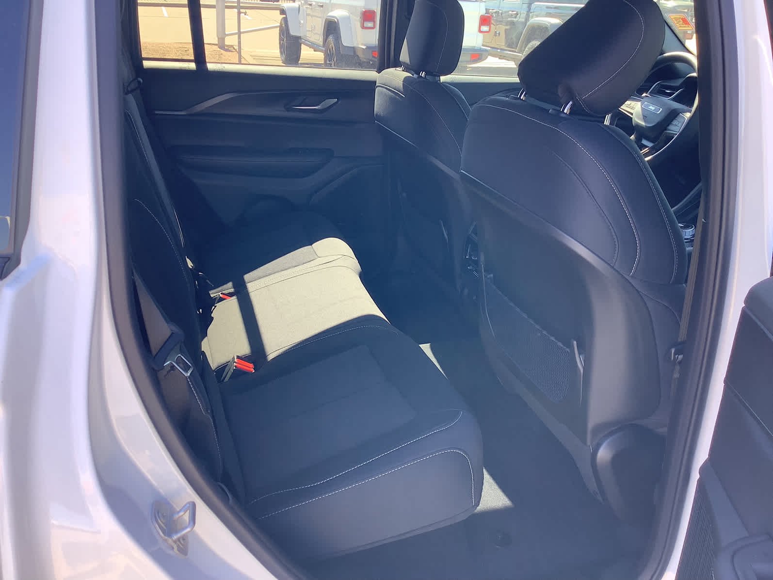 2025 Jeep Grand Cherokee Laredo - Photo 17