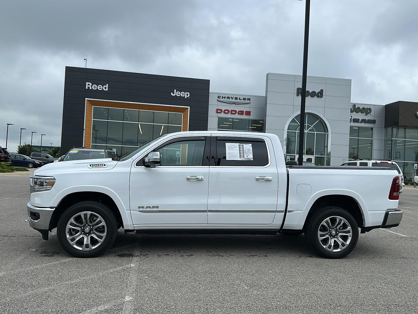Used 2022 RAM Ram 1500 Pickup Limited with VIN 1C6SRFHM5NN402039 for sale in Kansas City