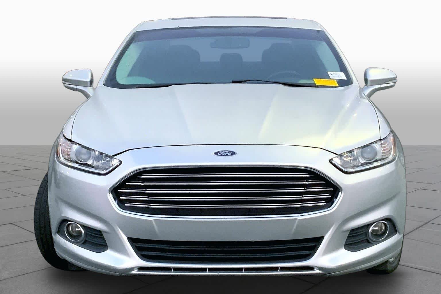 Pre-Owned 2016 Ford Fusion SE