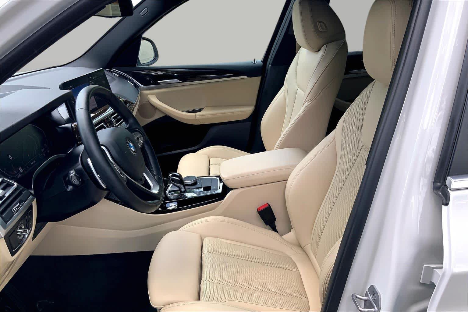 Used 2022 Mineral White Metallic BMW xDrive30i image 8