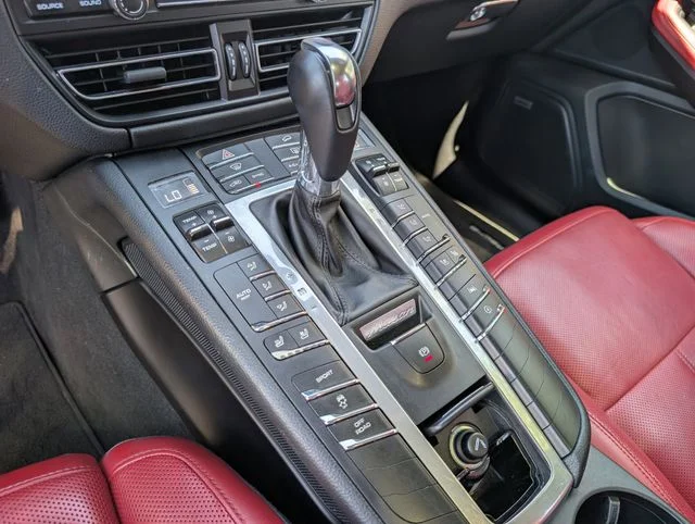 Used 2020 White Porsche Base image 18