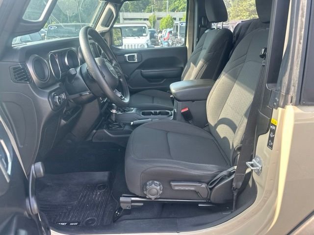 Used 2022  Jeep Sport image 9