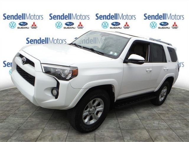 Used 2017 White Toyota SR5 Premium image 6