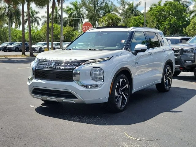 Used 2023  Mitsubishi SEL image 31