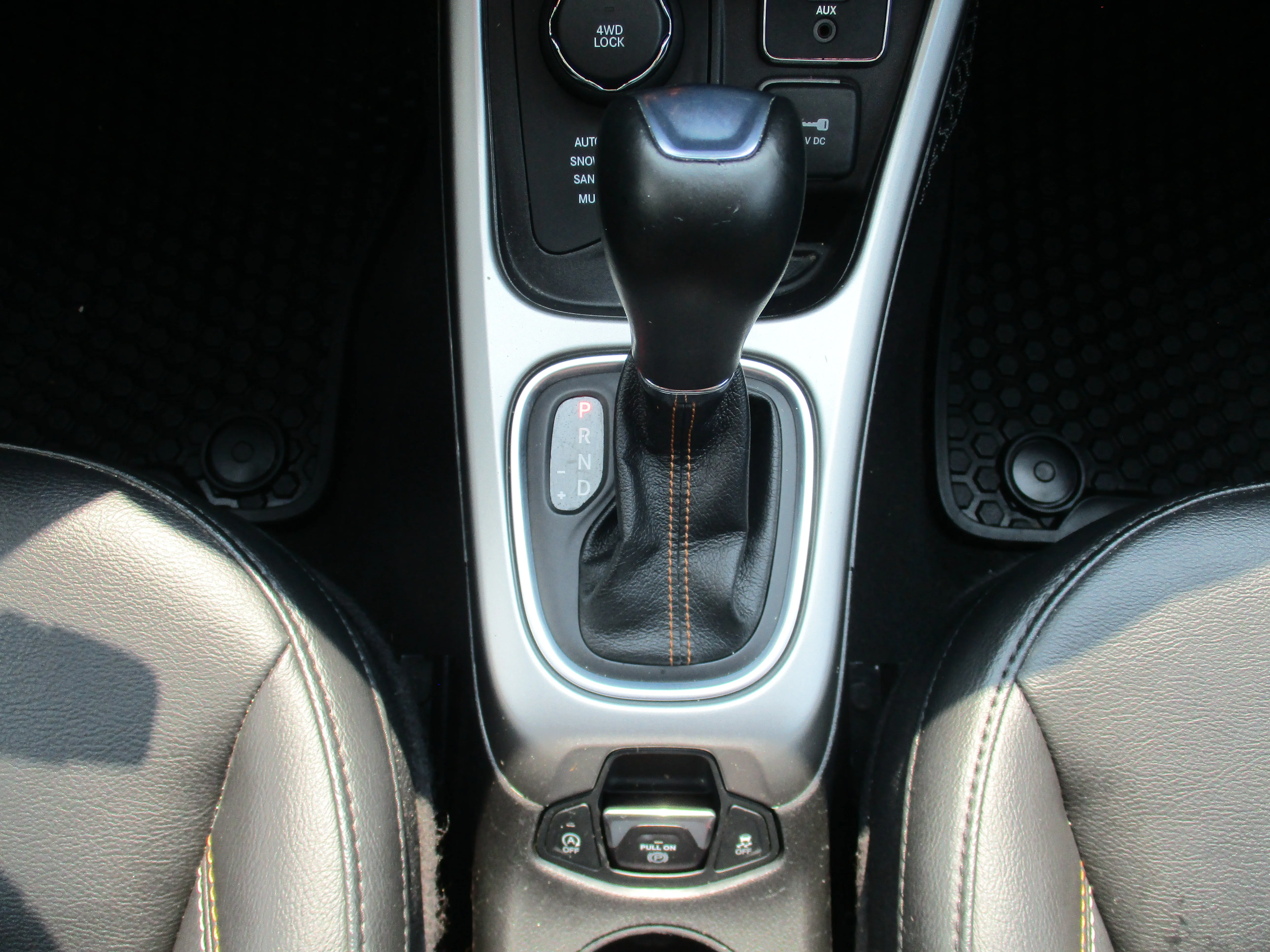 Used 2020 White Clearcoat Jeep Latitude image 16
