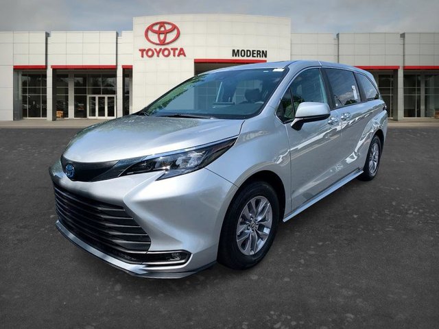 2025 Toyota Sienna XLE