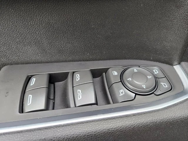 Used 2025 White Chevrolet LTZ image 37