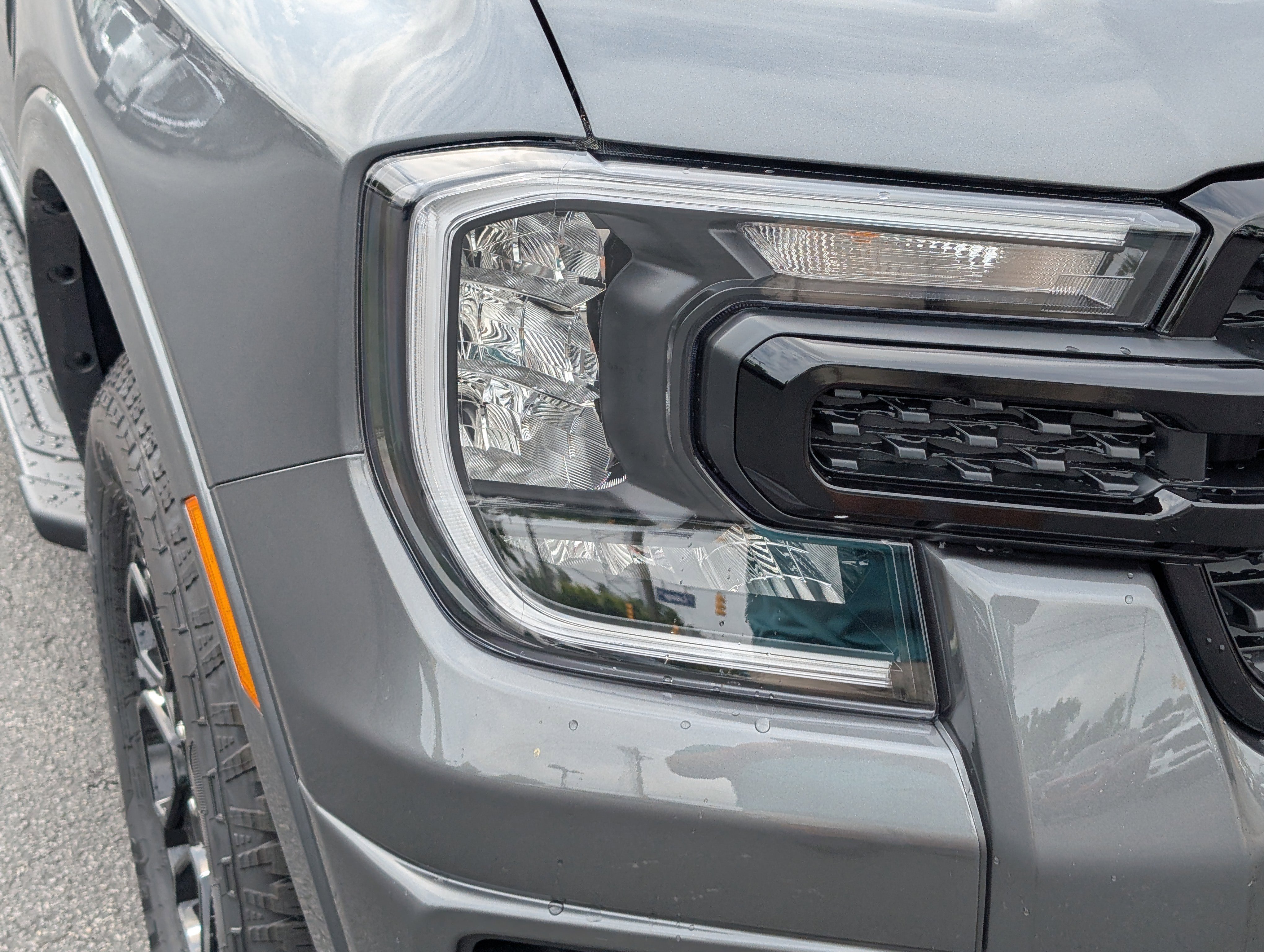New 2026 Carbonized Gray Metallic FORD XLT image 5