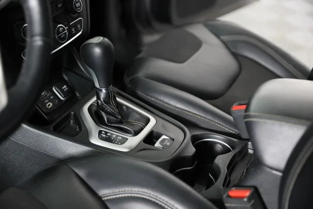 Used 2018 Gray Jeep Latitude Plus image 17
