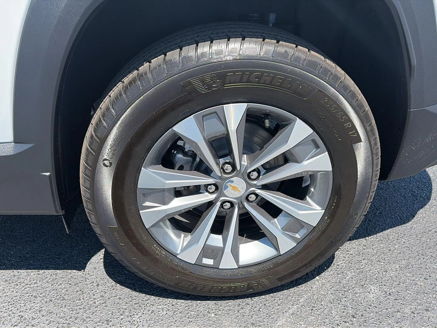 2027 Chevrolet Equinox LT - Photo 22