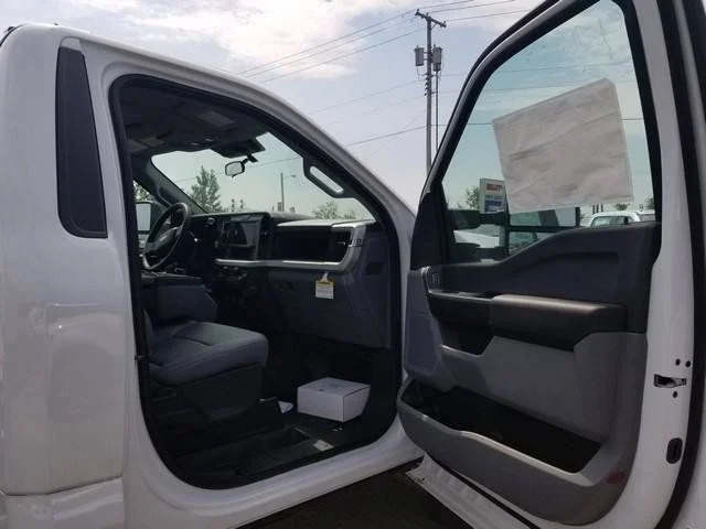 New 2026 Oxford White Ford F-550® XL image 5