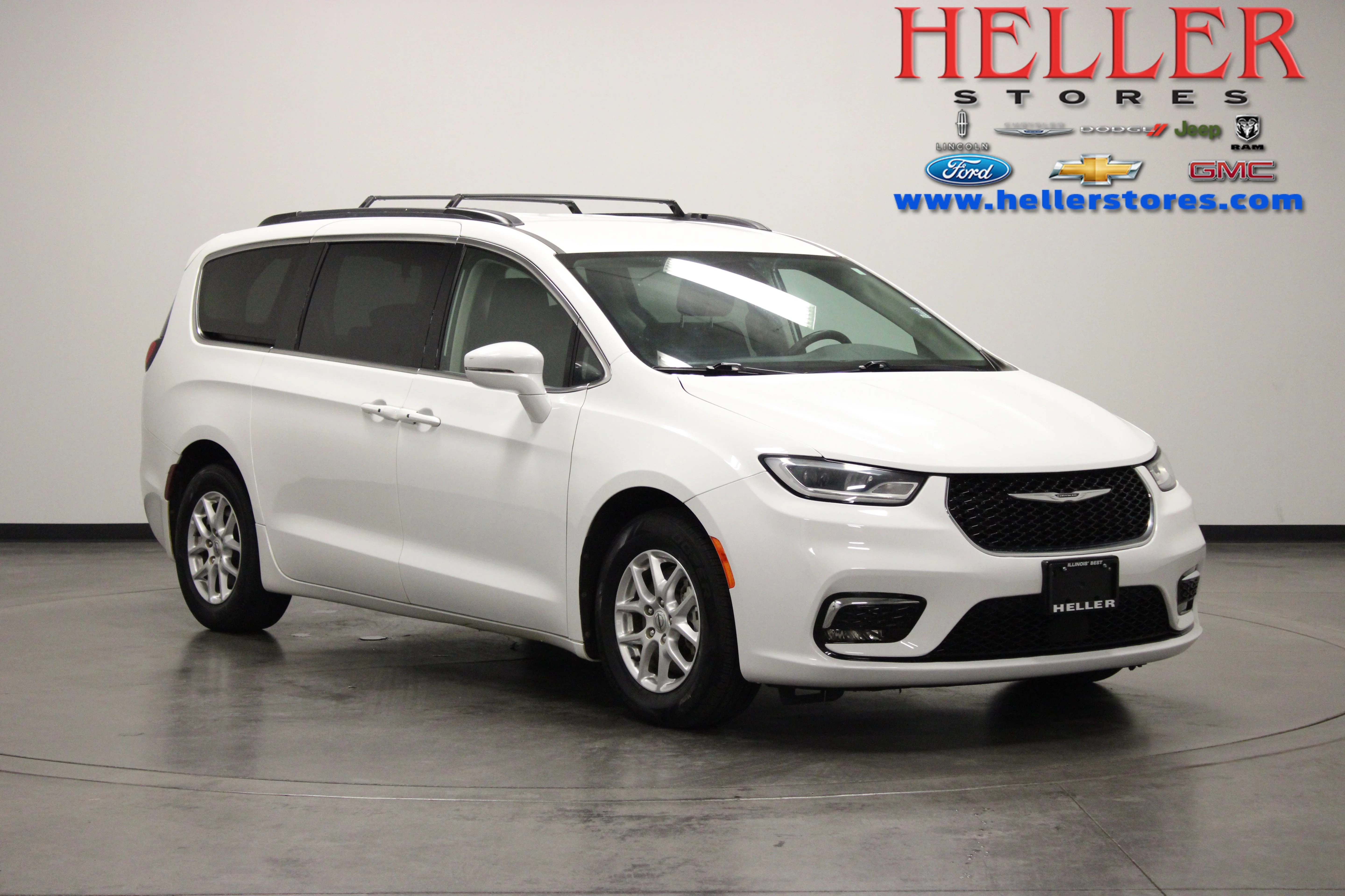 Used 2022 Bright White Clearcoat Chrysler Touring L image 1