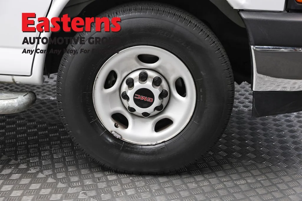 Used 2024 White GMC Work Van image 28