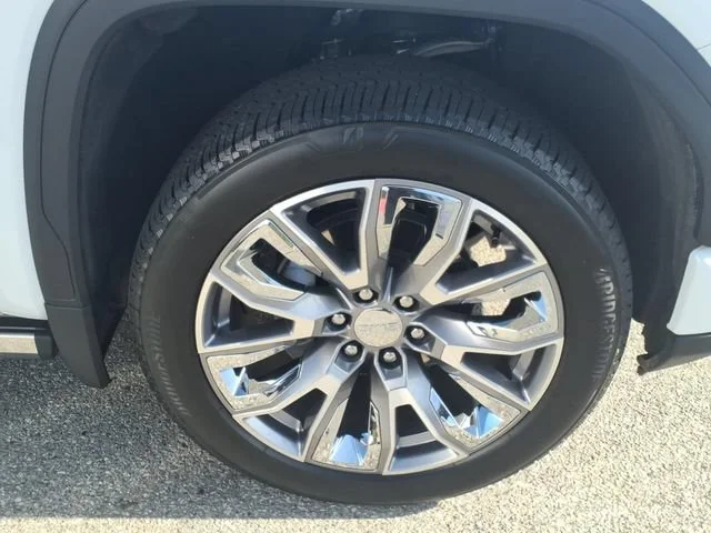 Used 2026 Glacier White Tricoat GMC Denali image 3