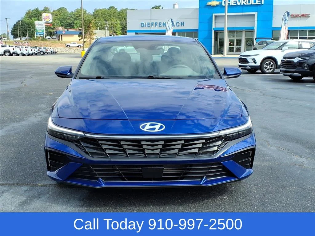 Used 2025 Blue Hyundai SEL Convenience image 2