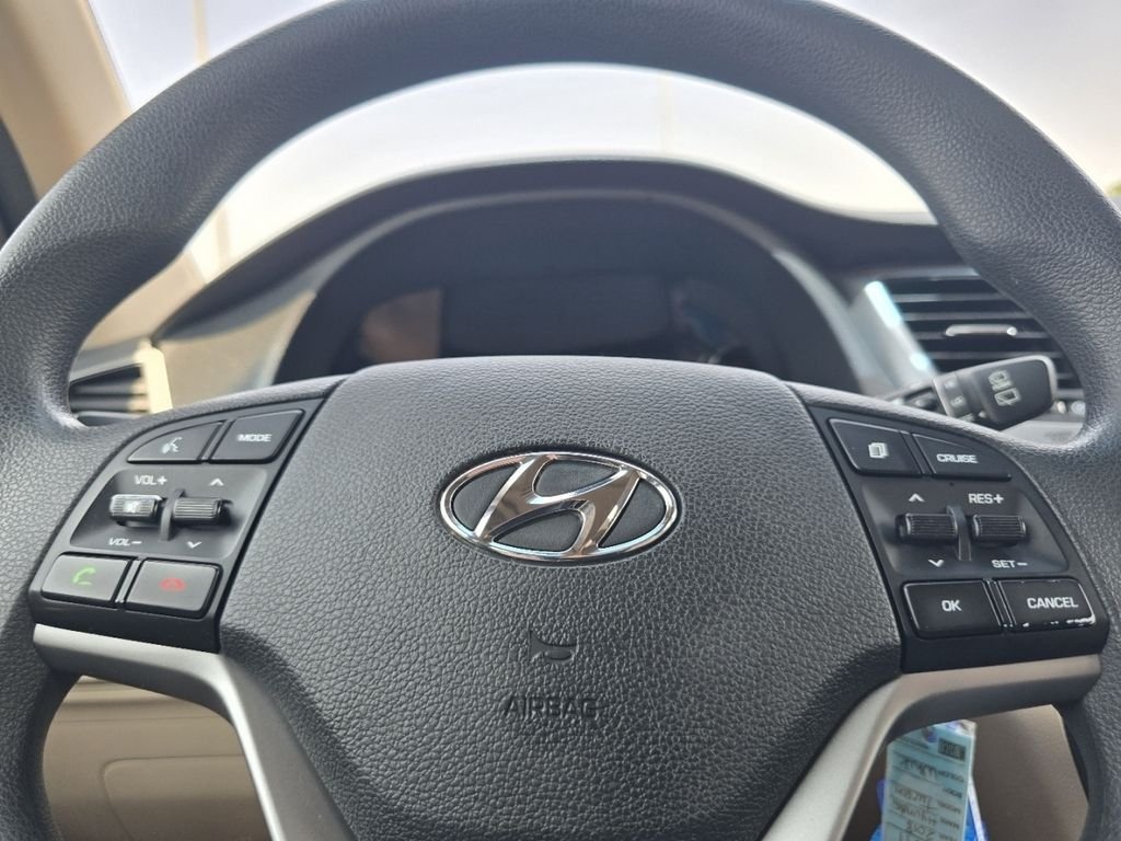Used 2018 White Hyundai SE image 25