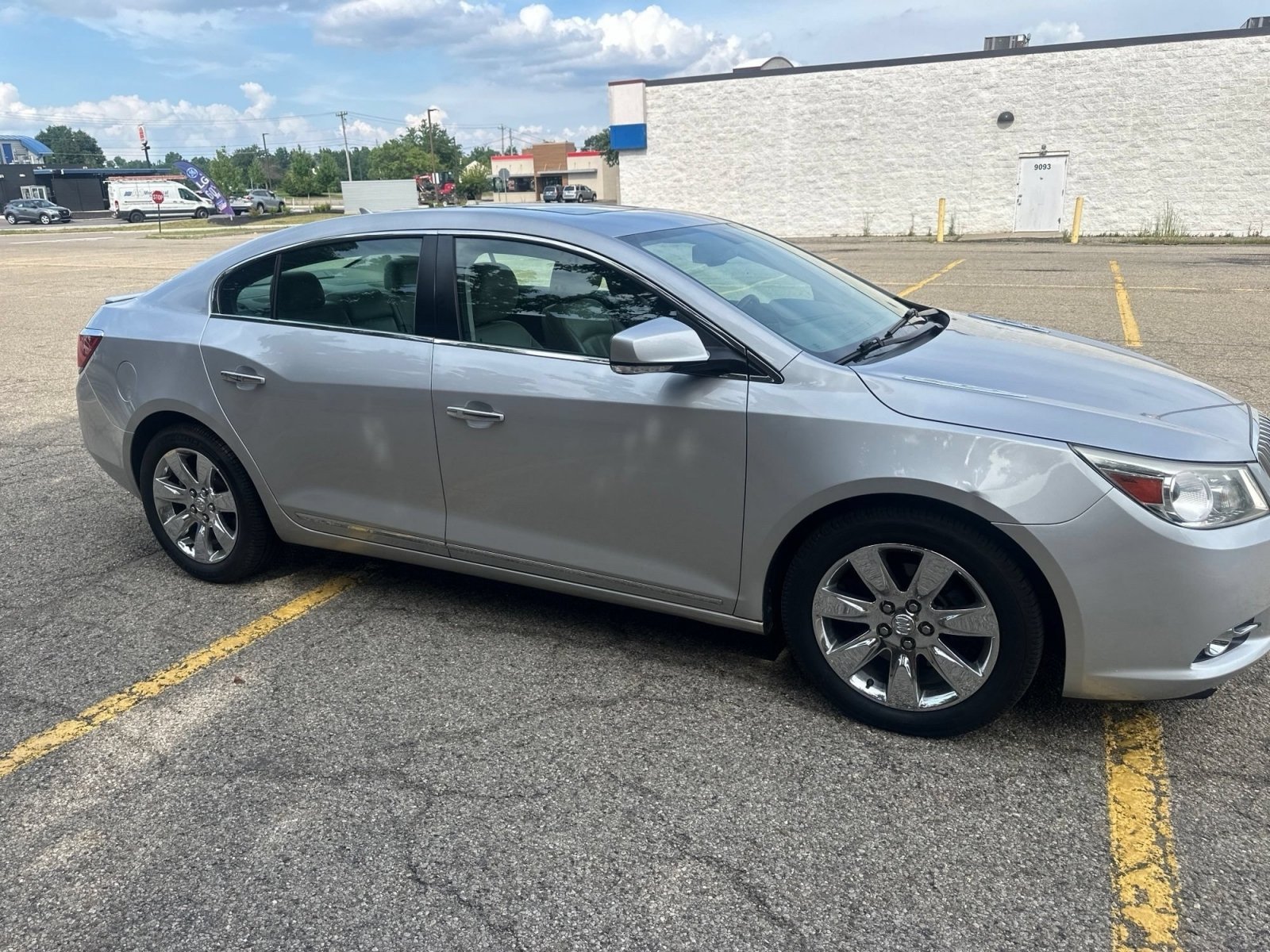 Used 2011 Quicksilver Metallic Buick CXS image 14