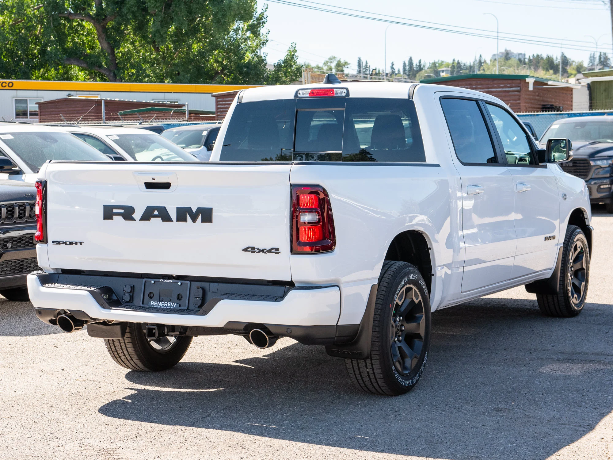 New 2026 White RAM Sport* Crew Cab 4x4, HEMI V8, Panoramic Sunroof, 3.92 Rear Axle, Heated Seats image 7