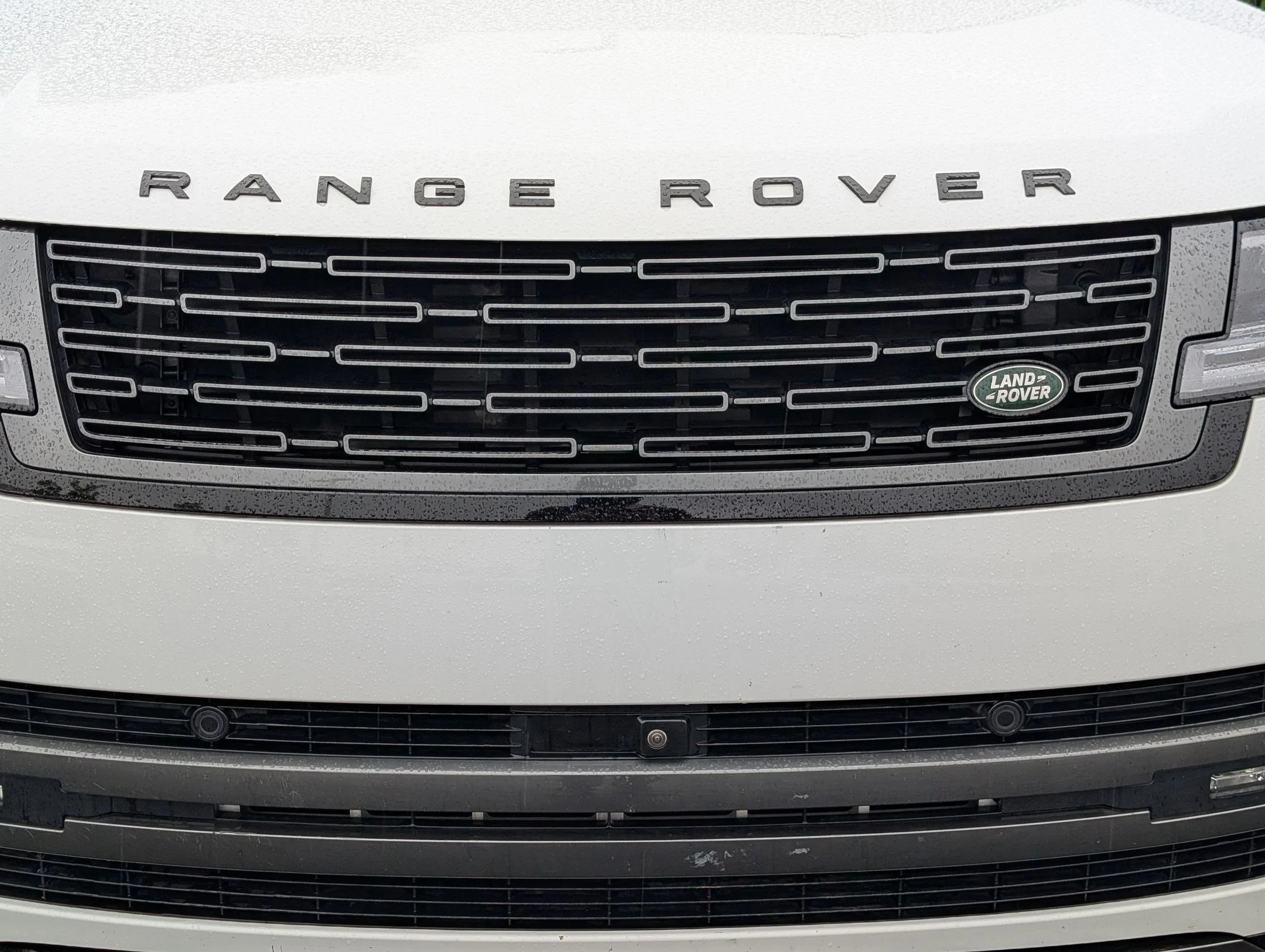 Used 2025 Icy White SV Bespoke Special Effect Satin Land Rover SE image 9