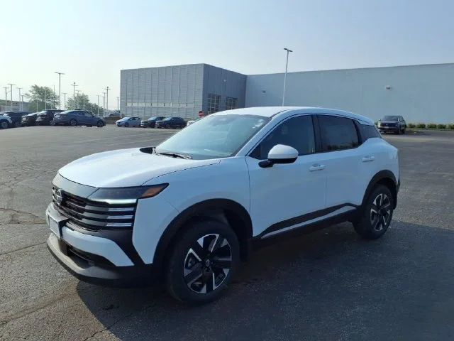 Used 2025 White Nissan SV image 7