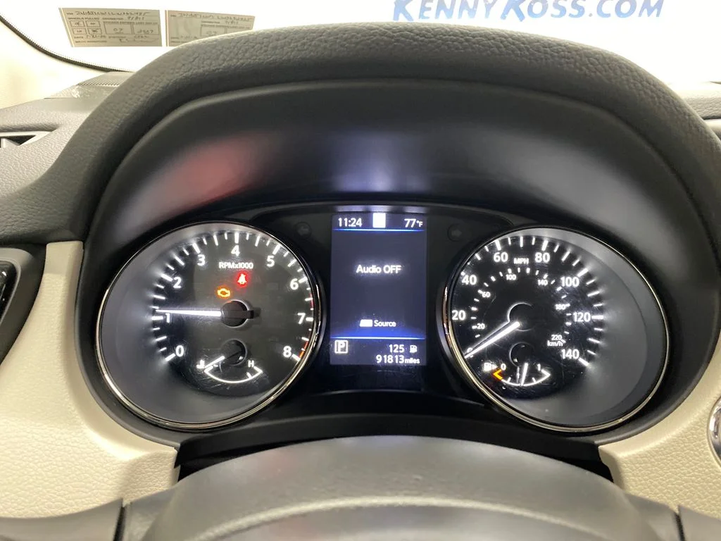 Used 2020 Silver Nissan SL image 15