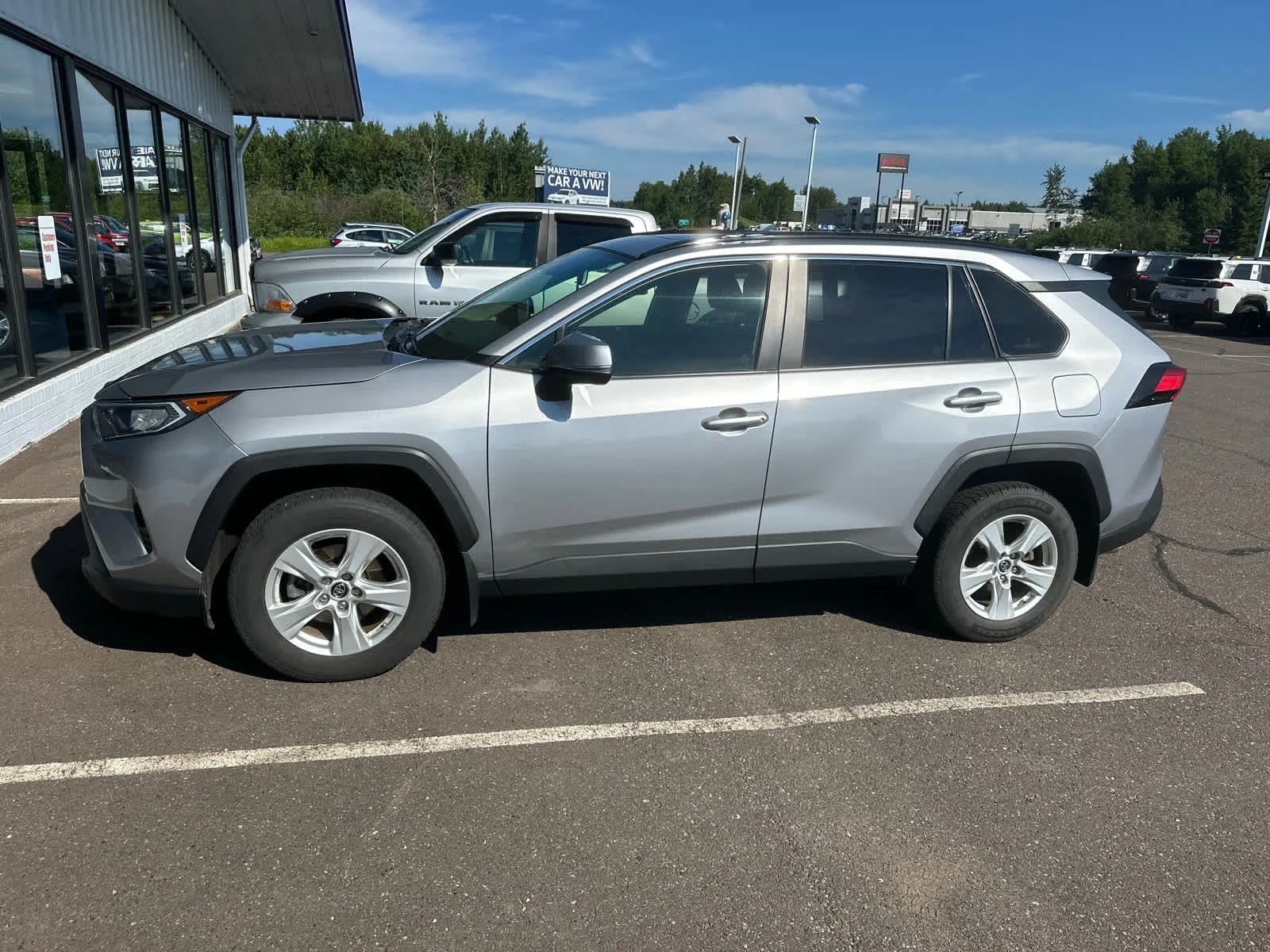 Used 2019 Toyota RAV4 XLE with VIN JTMP1RFV2KD503639 for sale in Hermantown, Minnesota