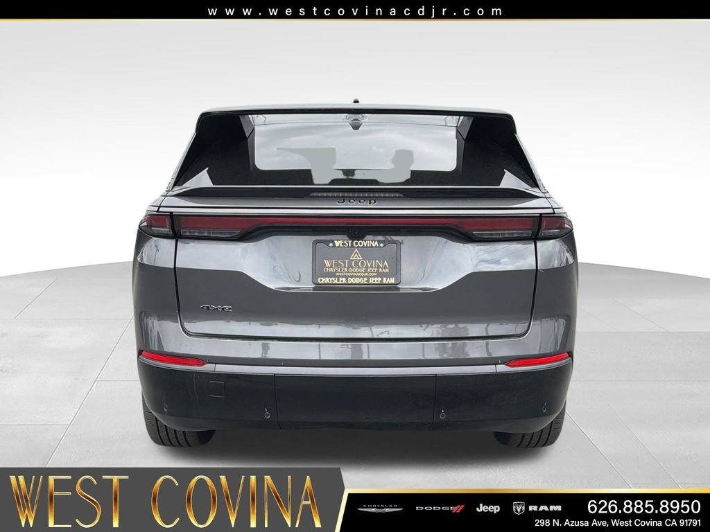 New 2025 Baltic Gray Metallic Clear-Coat Exterior Paint Jeep Limited image 4