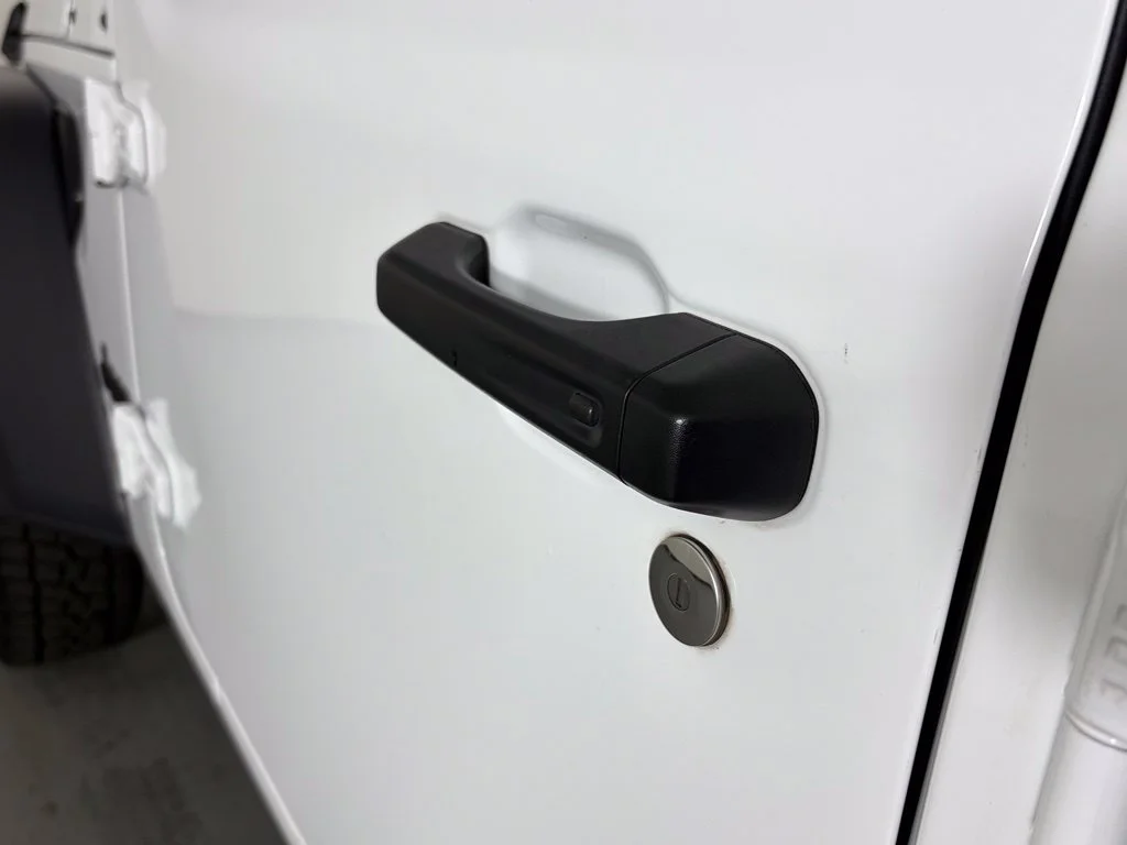 Used 2025 White Jeep Sport S image 12
