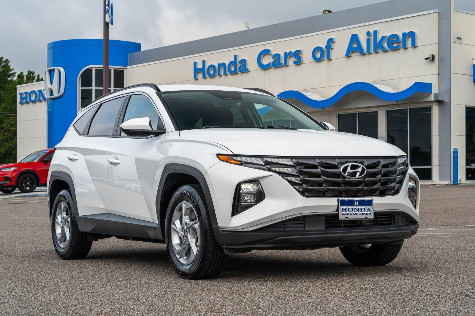Used 2024 White Hyundai SEL image 1