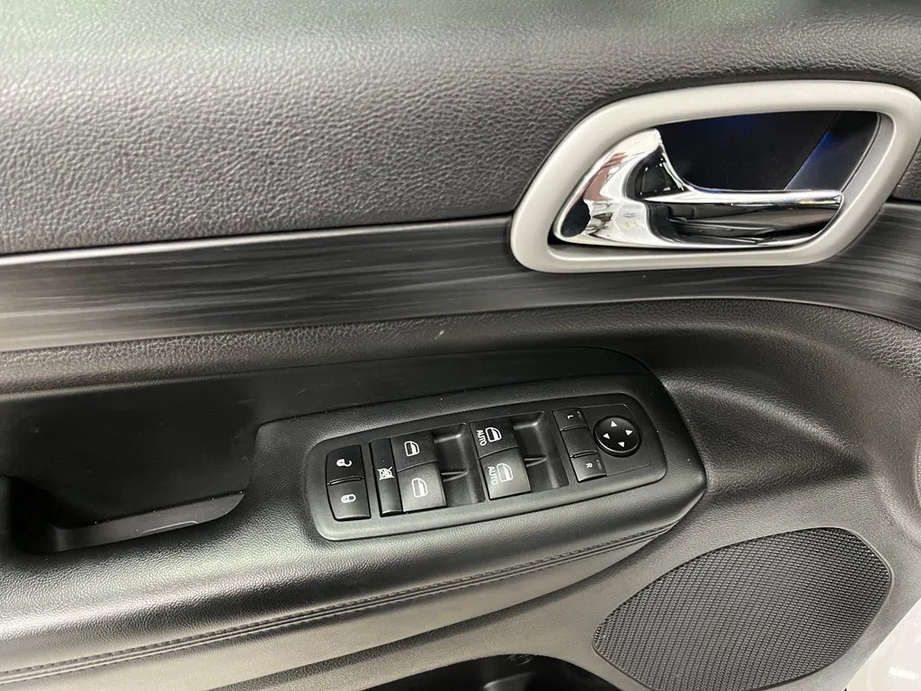 Used 2020 White Jeep Laredo E image 24