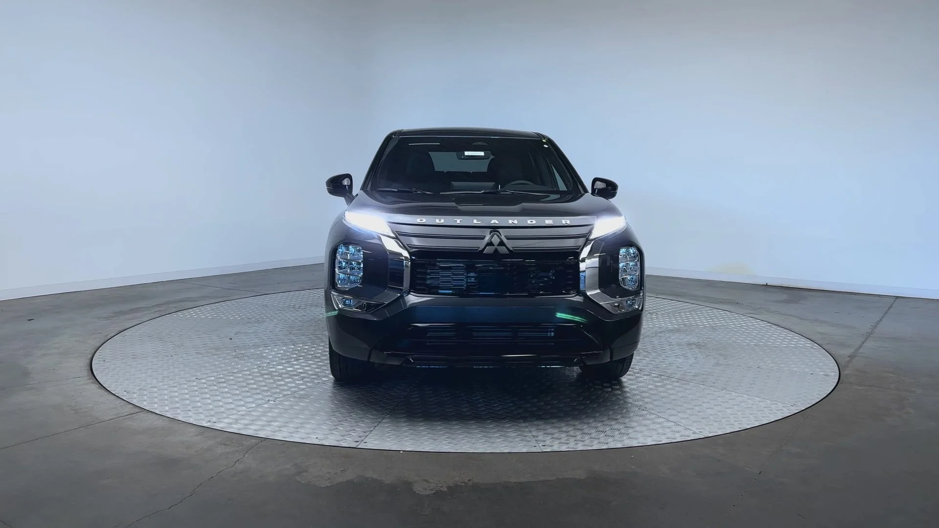 New 2026 Graphite Gray Mitsubishi LE image 3