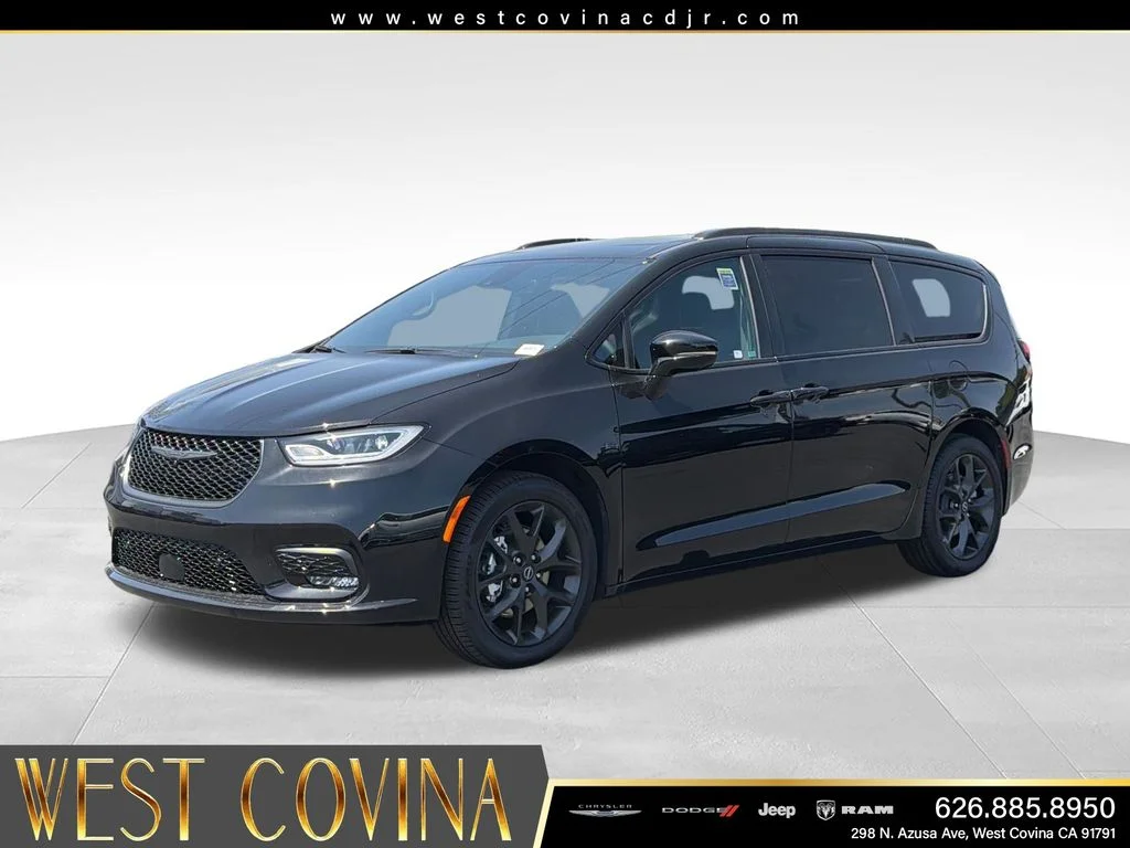 New 2026 Diamond Black Crystal Pearl-Coat Exterior Paint Chrysler Select image 1