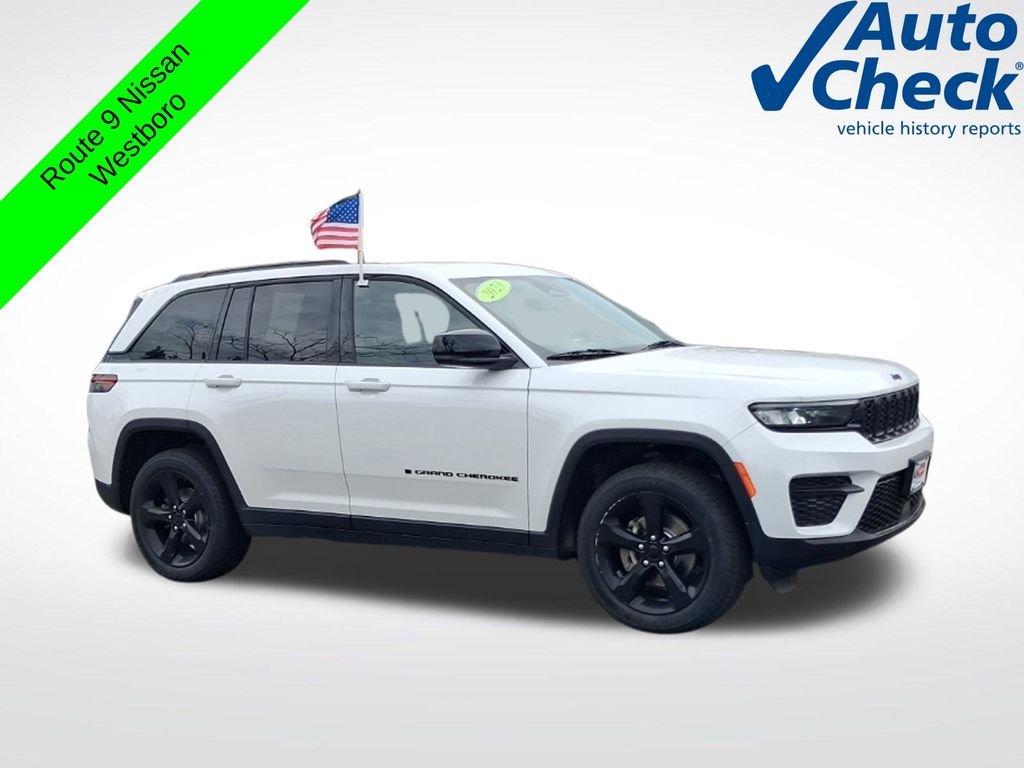 Used 2023 White Jeep Altitude X image 4