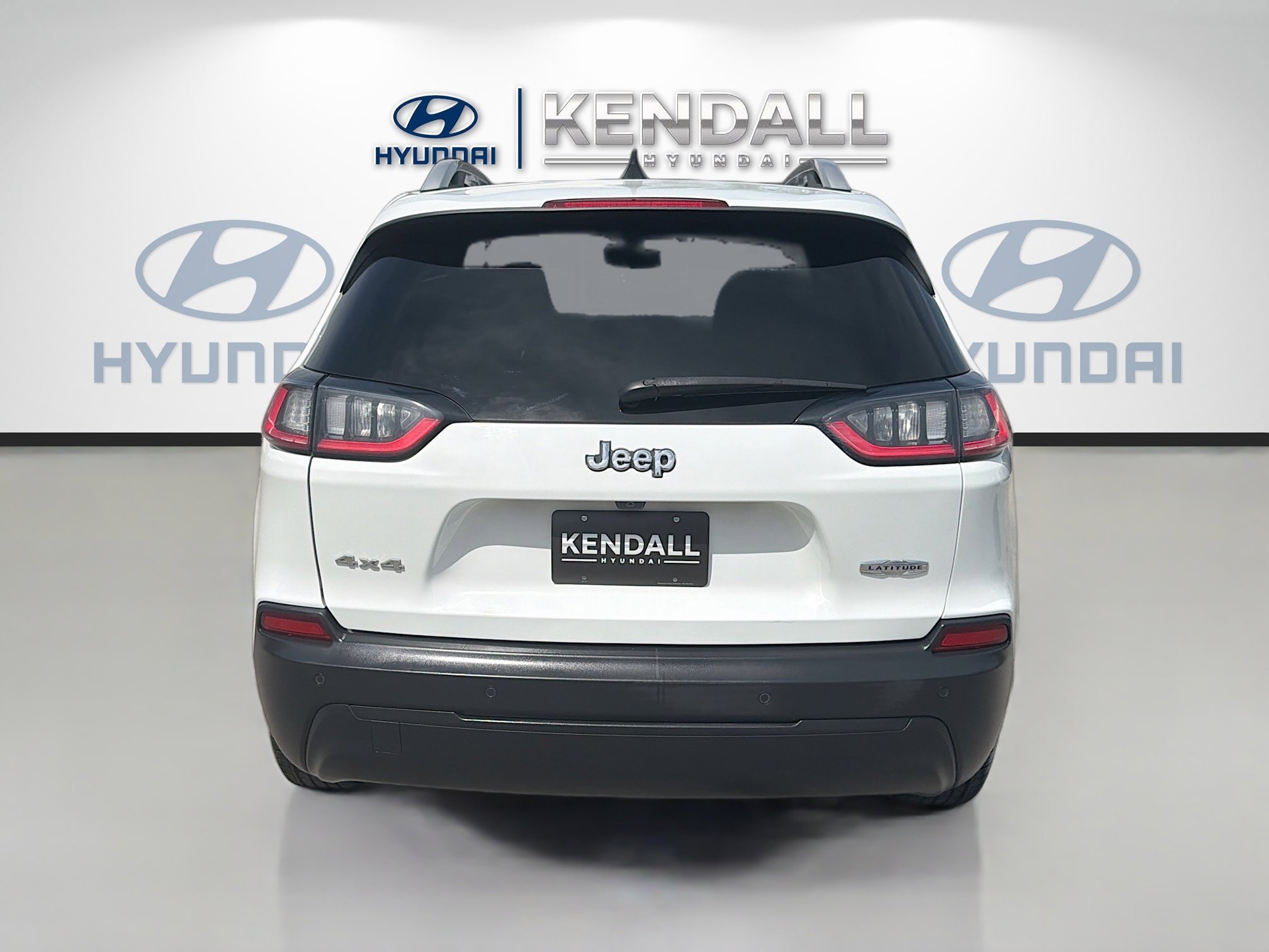 Used 2019 Bright White Clearcoat Jeep Latitude image 5
