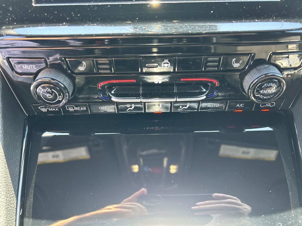 Used 2023 Velvet Red Pearlc Jeep Altitude image 33