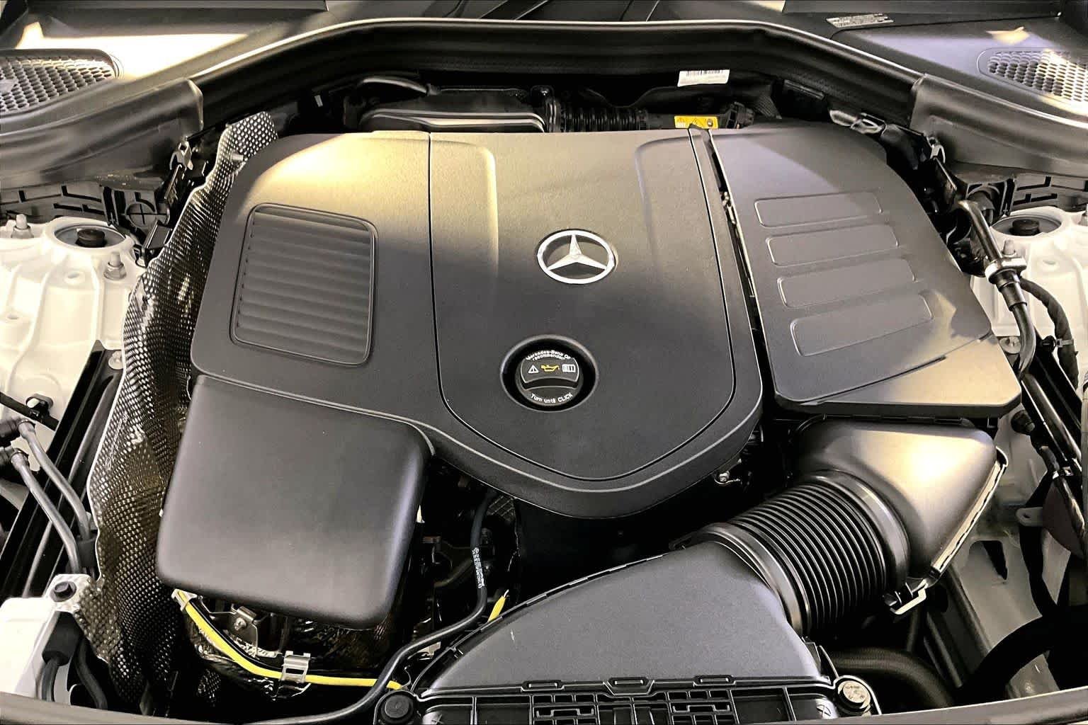 New 2026 Polar White Mercedes-Benz GLC 300 image 14