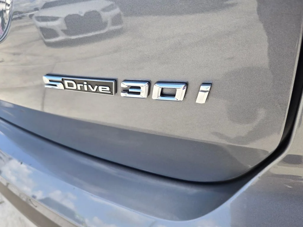 Used 2024 Gray BMW sDrive30i image 15