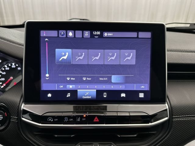 Used 2022 White Jeep Latitude image 18
