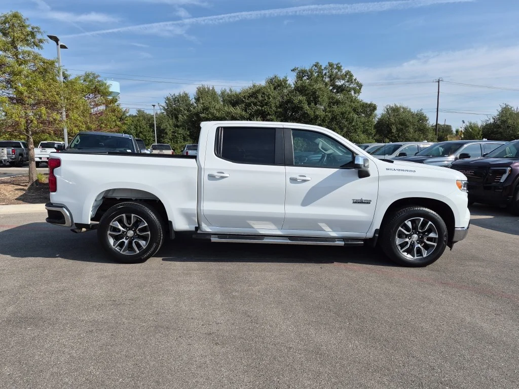 Used 2023 SUMMIT WHITE Chevrolet LT image 11