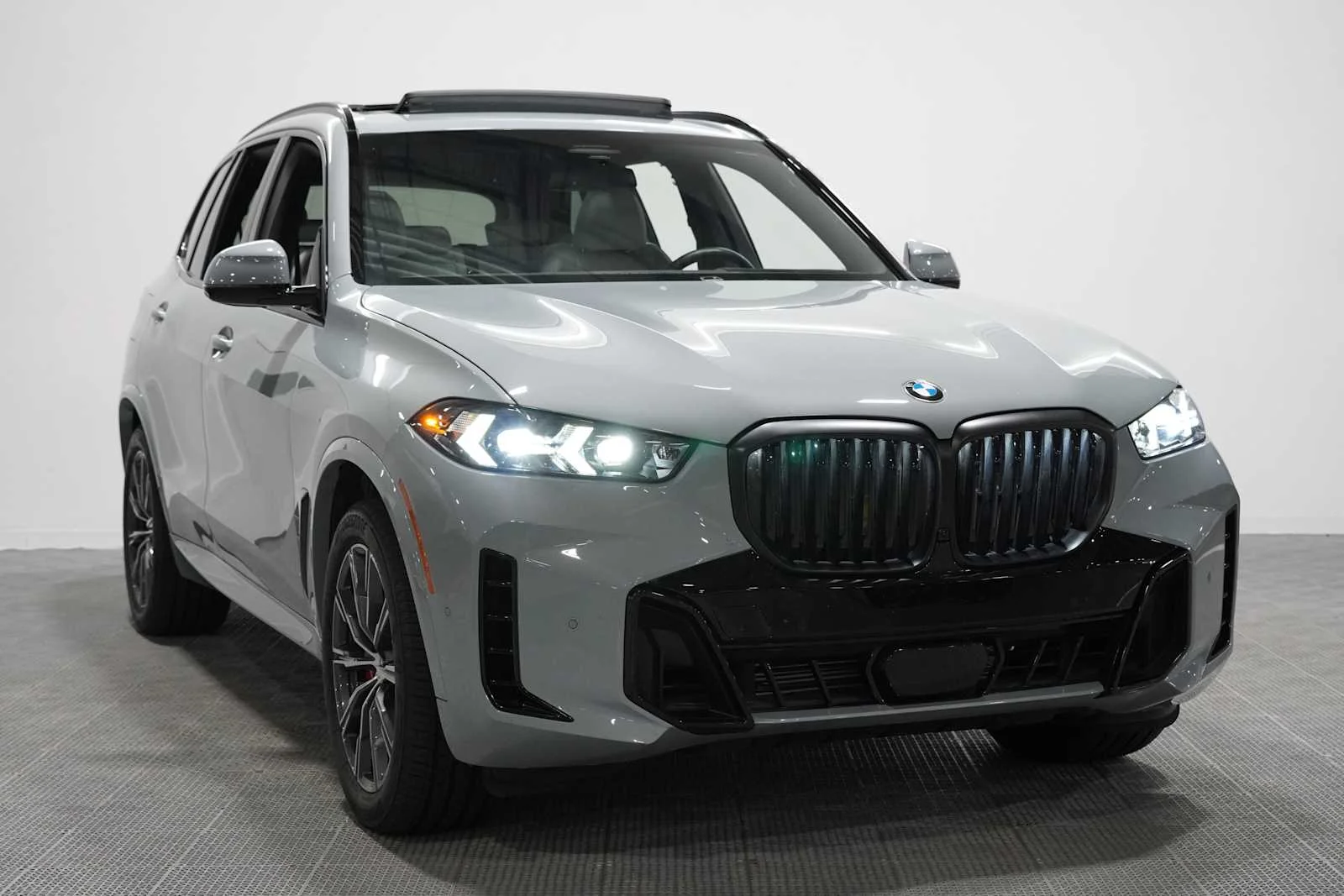 Used 2026 Brooklyn Grey Metallic BMW sDrive40i image 3